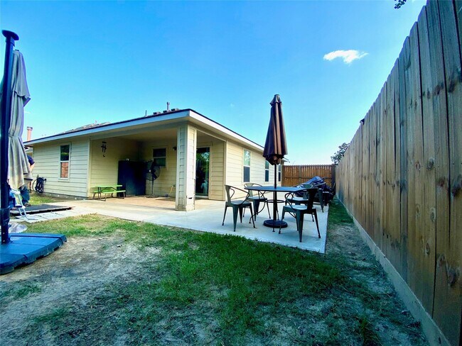 Building Photo - 4007 Hunter's Ridge Dr