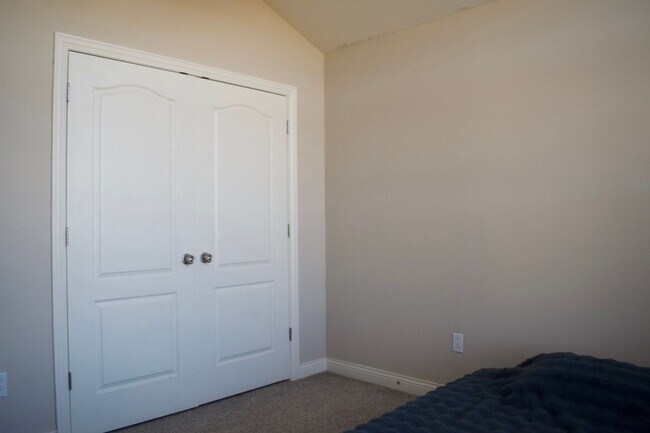 Building Photo - Nice 3 Bed 2 Bath House In Vanderveen Crossing!