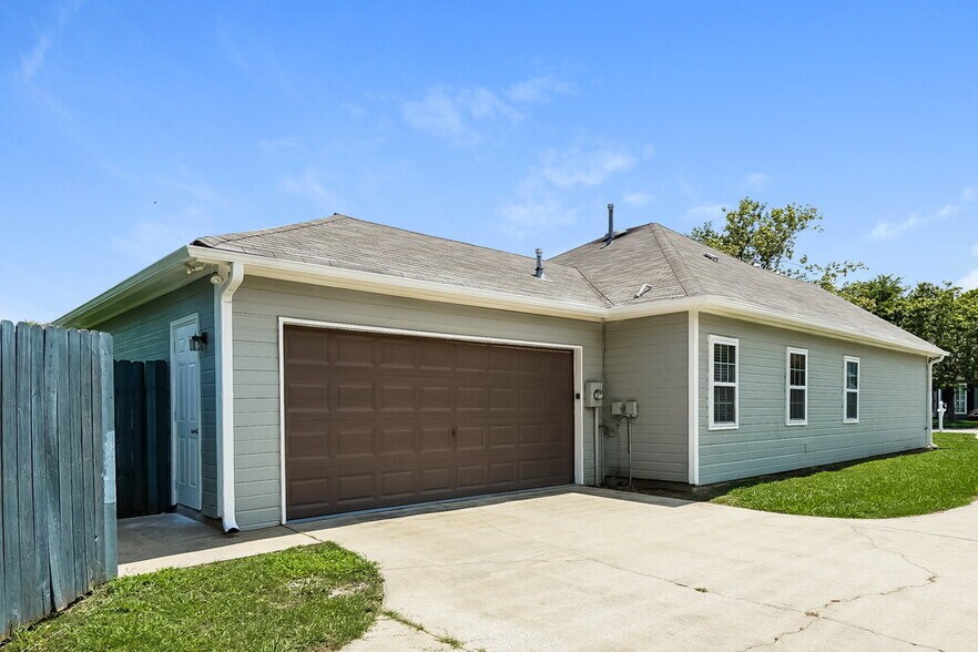 Building Photo - 175 Cedar Bend Dr
