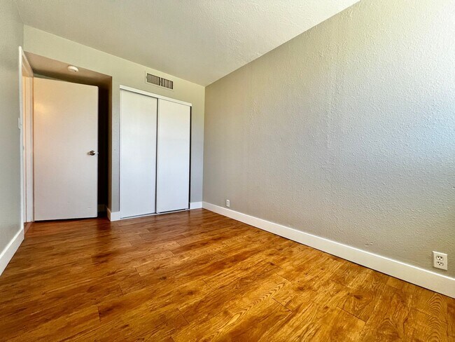 Building Photo - NShields632 (KC-LN-KB)