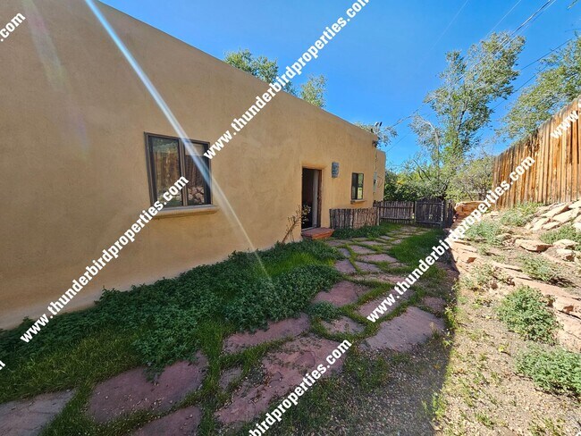 Building Photo - Charming Historic Tesuque Home – Fully Fur...
