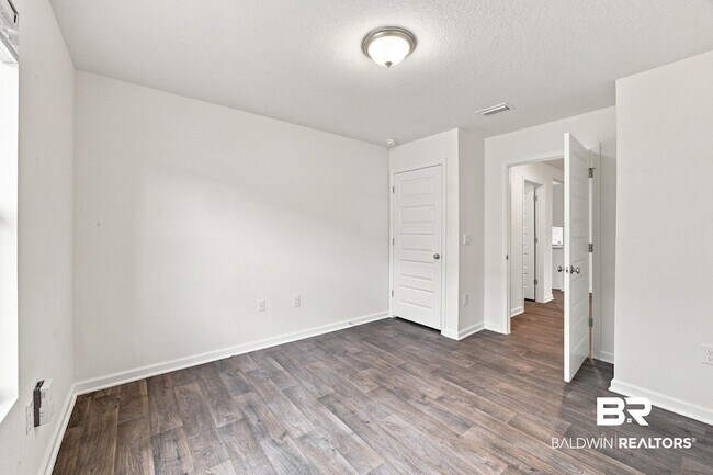 Building Photo - 14615 Dayton Cir