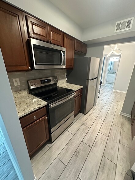 Building Photo - 6998 Hanover Pky