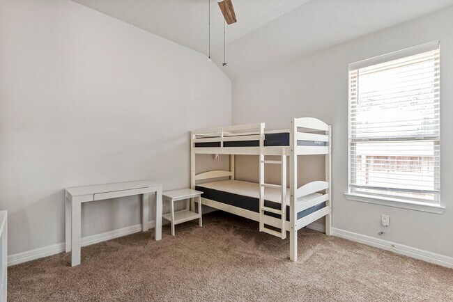 Building Photo - 9743 Birchwood Holw Trl