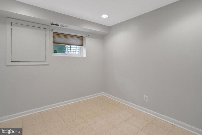 Building Photo - 3204 S Stafford St