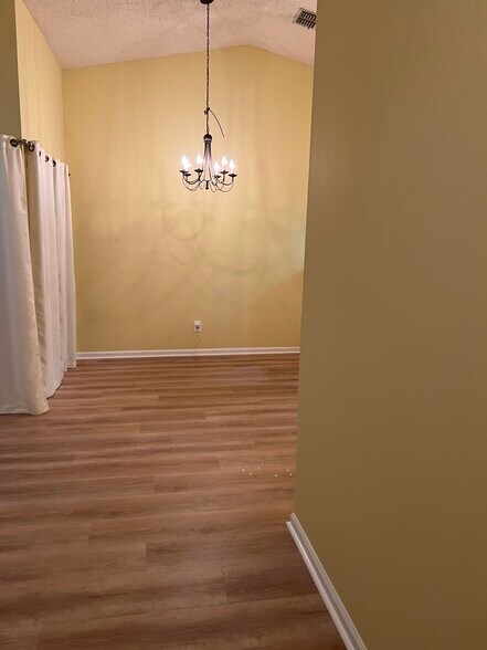 Building Photo - 8340 Westover Ct