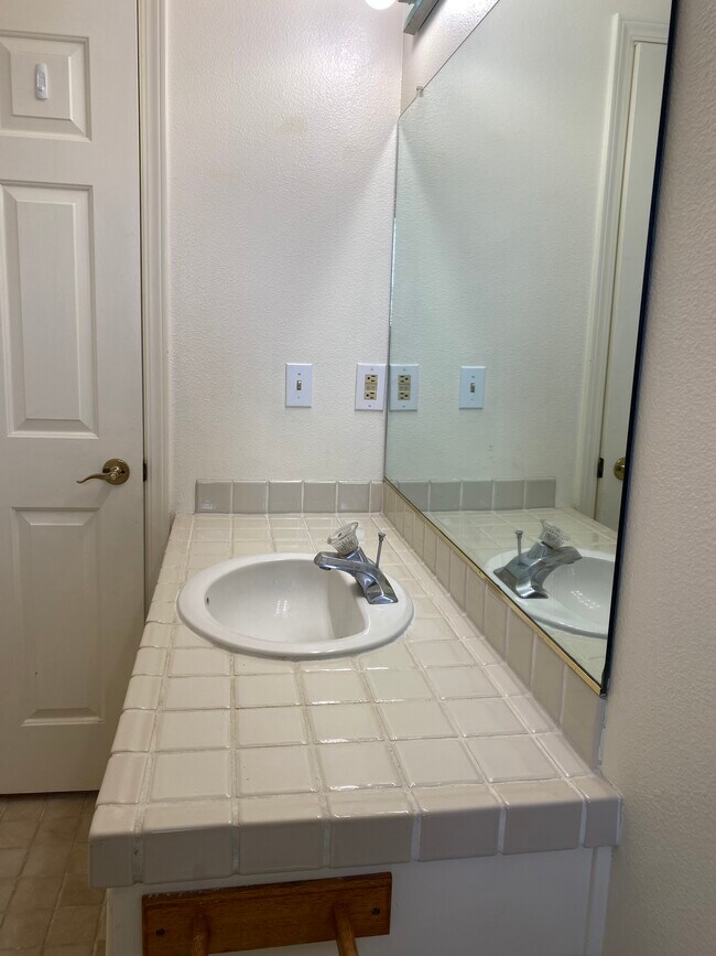 Building Photo - 684 Shamrock Ln