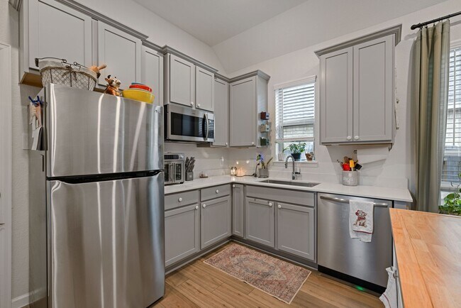 Building Photo - 18323 Tiger Flowers Dr