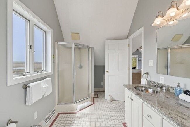 Building Photo - 572 Ocean Ave