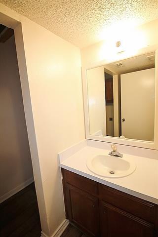 Building Photo - 122 Country Bend