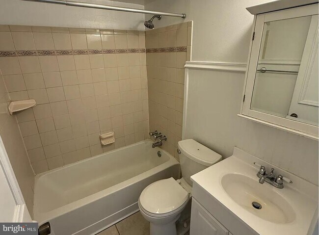 Building Photo - 53 Llanfair Rd