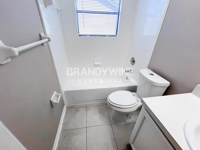 Building Photo - 8592 Bandera Cir W