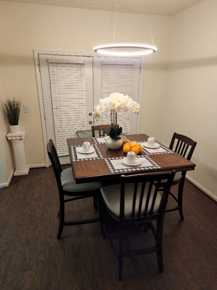 Building Photo - 4468 Highwood Park Dr