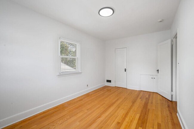 Building Photo - 82 Linden Ave