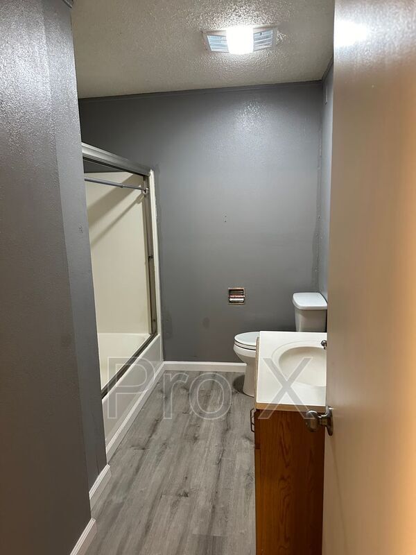 Building Photo - 825 S Cherokee St