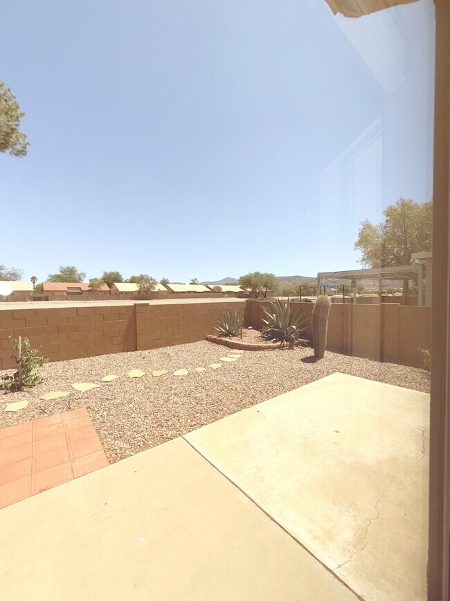 Building Photo - 9102 N Safflower Ln