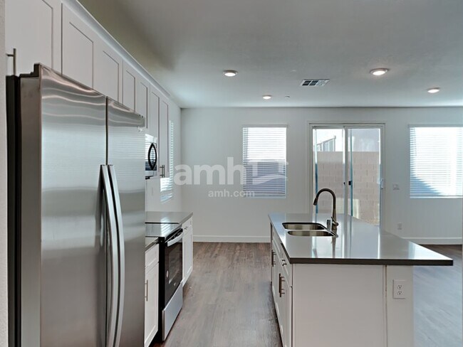 Building Photo - 3357 Blodwen St