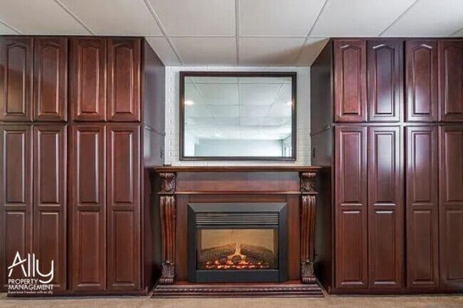 Building Photo - 170 W Rosewood Dr