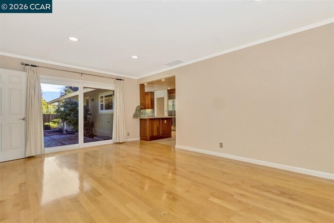 Building Photo - 241 Ivy Pl