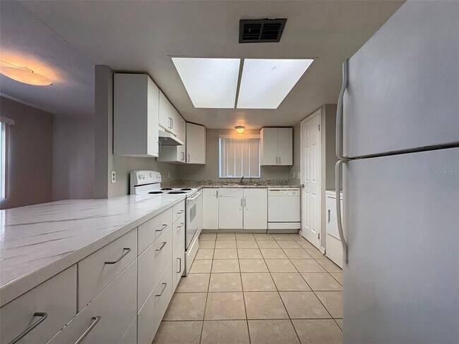 Building Photo - 9933 Sweepstakes Ln