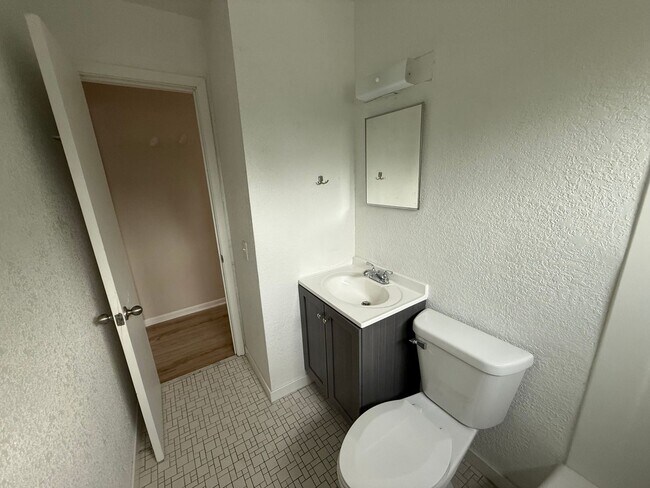 Building Photo - 2606 E Hennepin Ave