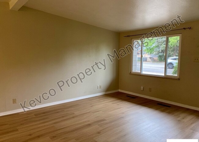 Building Photo - 711 W Prospect Rd