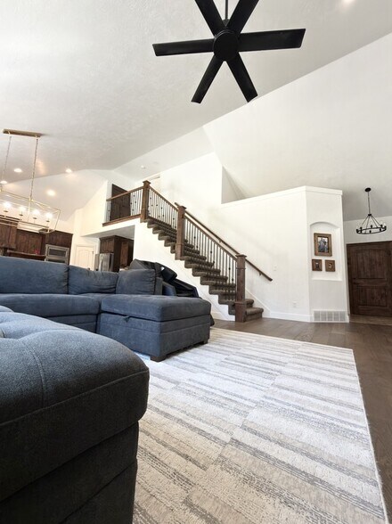 Building Photo - 301 W Birch Dr