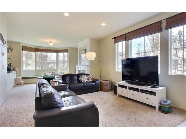 Building Photo - 3 Bedroom 2.5 Bath DuPont Townhome