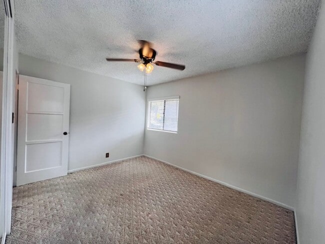 Building Photo - Spacious 2 bedroom 1 bath house for rent with large Garage & off st. parking
