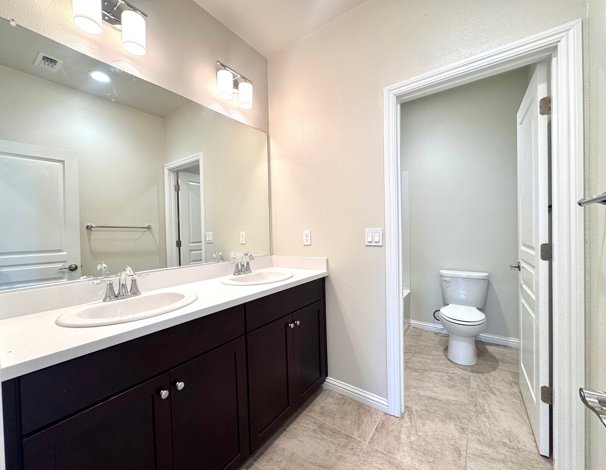 Building Photo - 2616 Admiral Cir