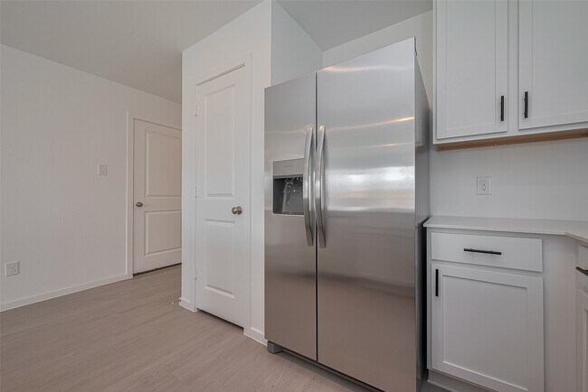 Building Photo - 21459 Montecagnano Ave