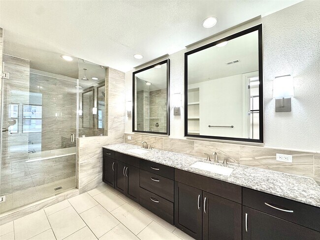 Building Photo - 2303 Mid Ln