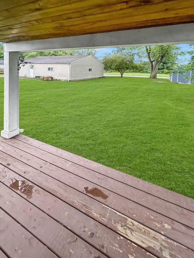 Building Photo - Welcome to this charming 2-bedroom, 1-bath...