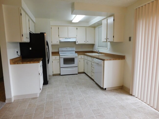 Building Photo - Winter Special-$300 Off 1st Mo.-A beautiful house to make your home