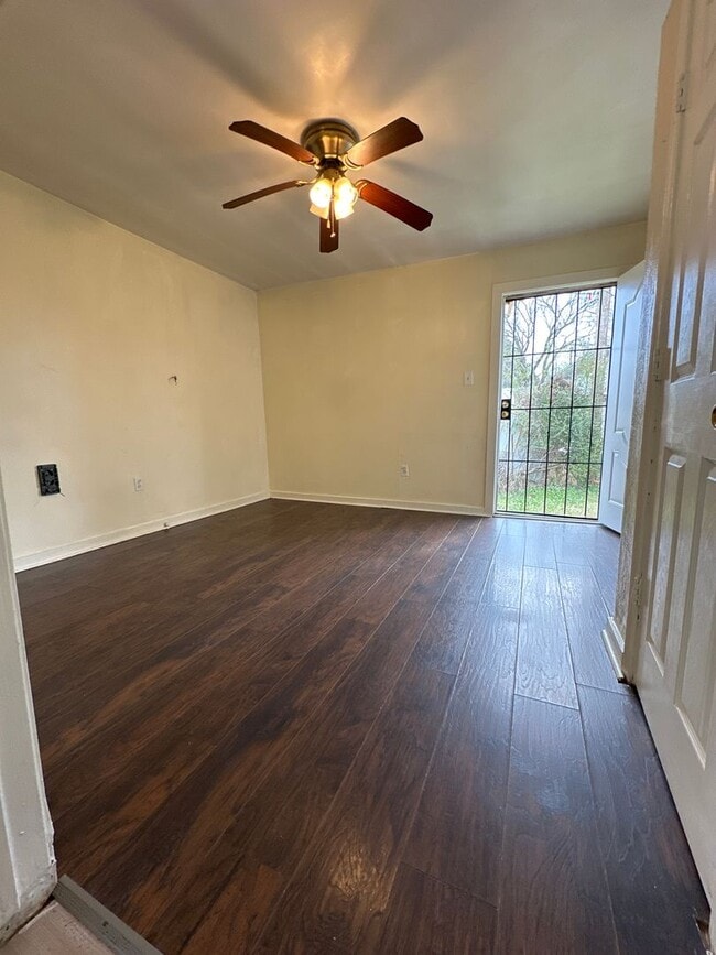 Building Photo - Central air and Heat 4 Bedroom home