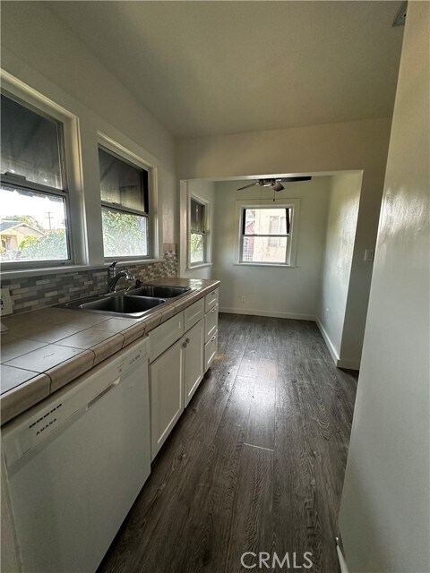 Building Photo - 1223 W 64th St