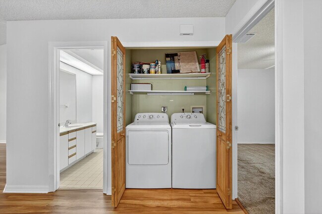 Building Photo - 6101 SE Landing Way