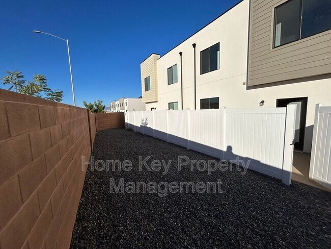 Building Photo - 4065 Eureka Aly