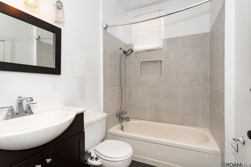 Building Photo - 759 Spanish Town Rd