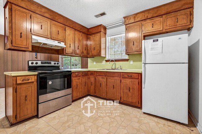 Building Photo - 123 E Edgefield Dr