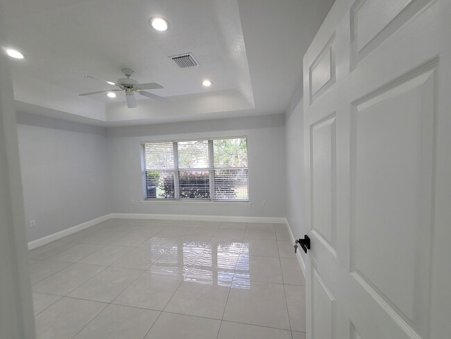 Building Photo - 1772 N Dovetail Dr