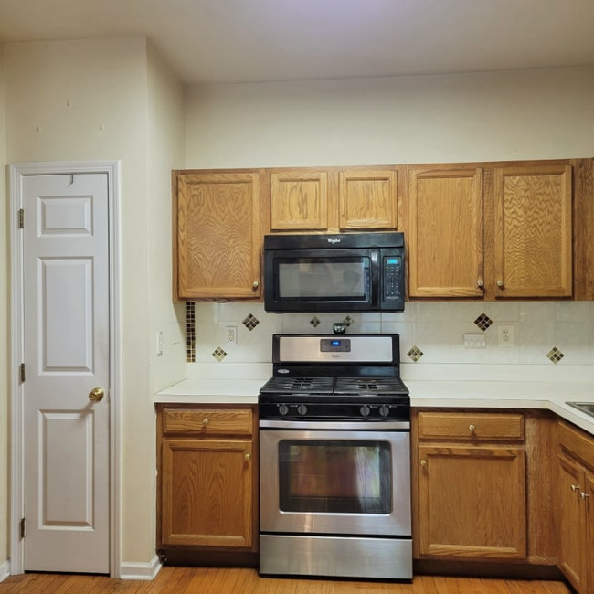 Building Photo - 586 Brittany Cir