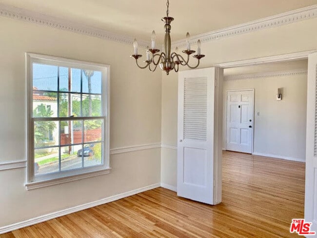 Building Photo - 356 S La Jolla Ave