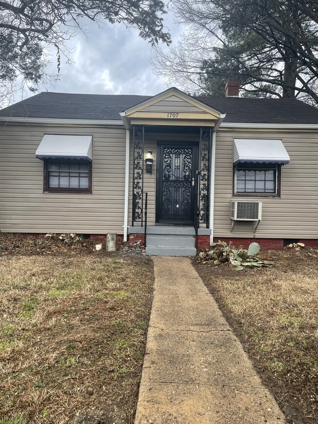 Building Photo - 1707 Dinwiddie Ave