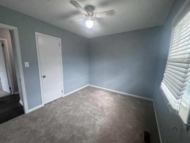 Building Photo - 908 Rochester Dr