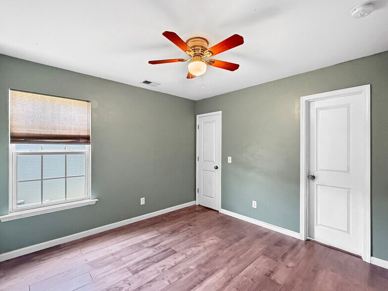 Building Photo - 11 Sand Live Oak Dr