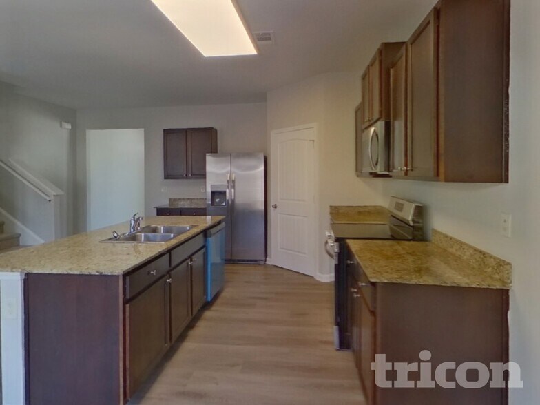 Building Photo - 438 Lake Ridge Ln