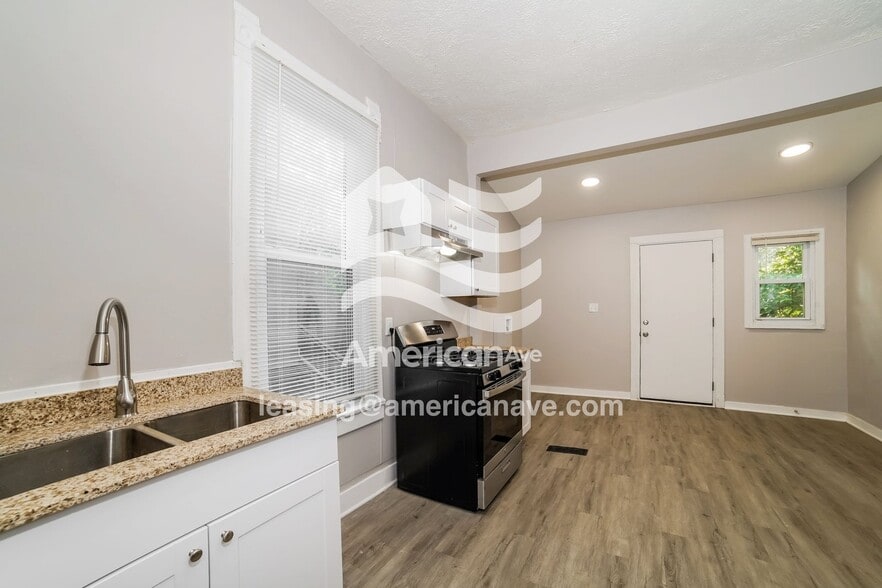 Building Photo - 1820 N Peoria Ave