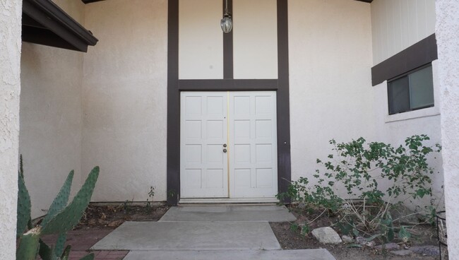 Building Photo - Single-Family Home in a Prime Location.