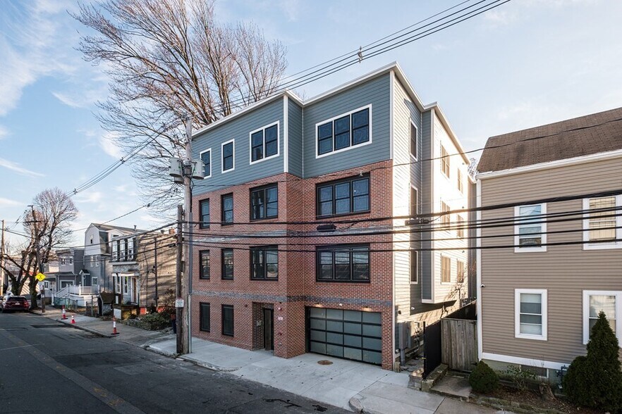 Building Photo - 117 Addison St